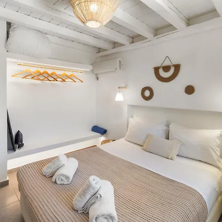 Lausandros Andros Town