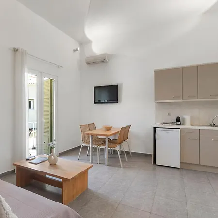 Lausandros Apartment