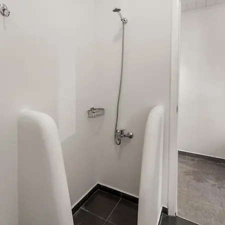 Apartment Lausandros *